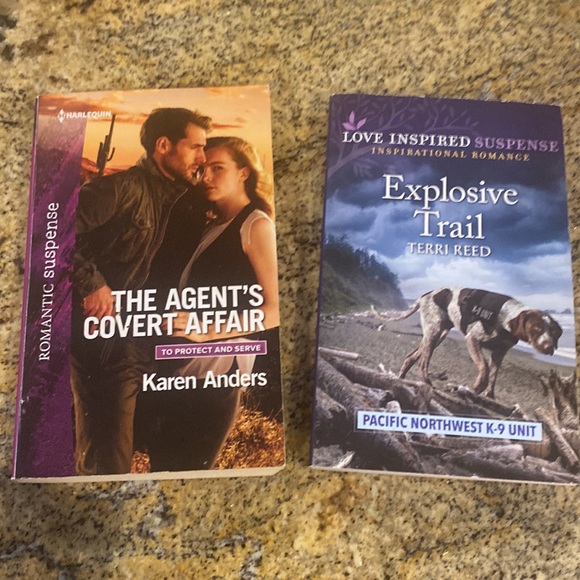 Dozen Harlequin books - Picture 4 of 7